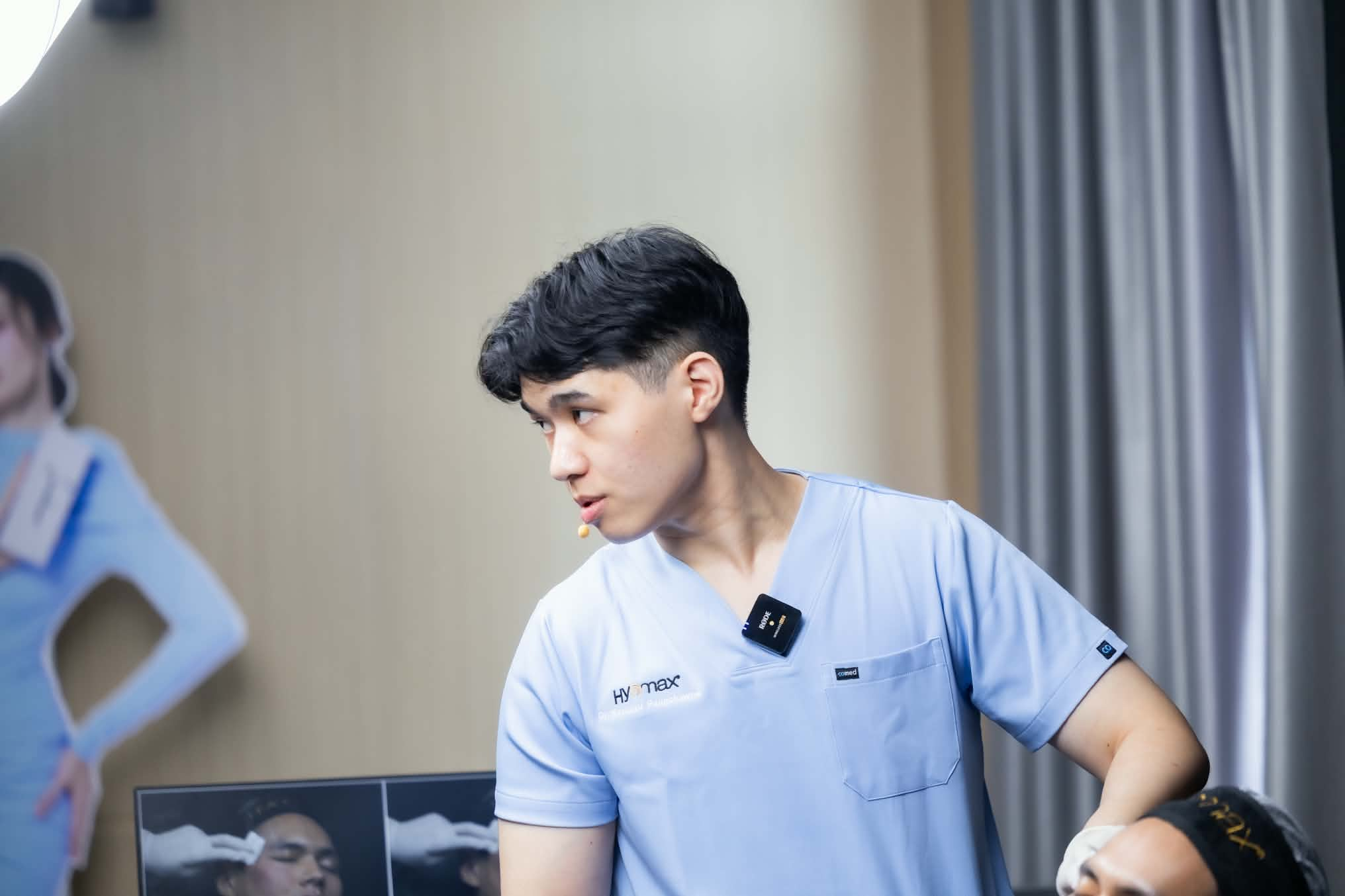 ทีมแพทย์ระหว่างร่วมกิจกรรมให้ความรู้