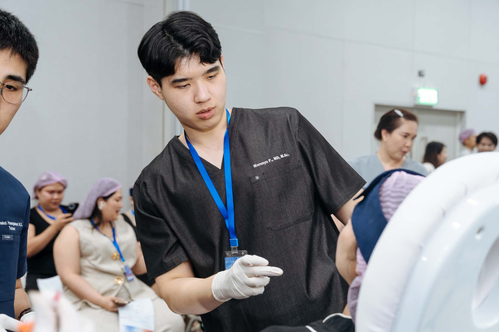 ทีมแพทย์ระหว่างการอบรมภาคปฏิบัติ