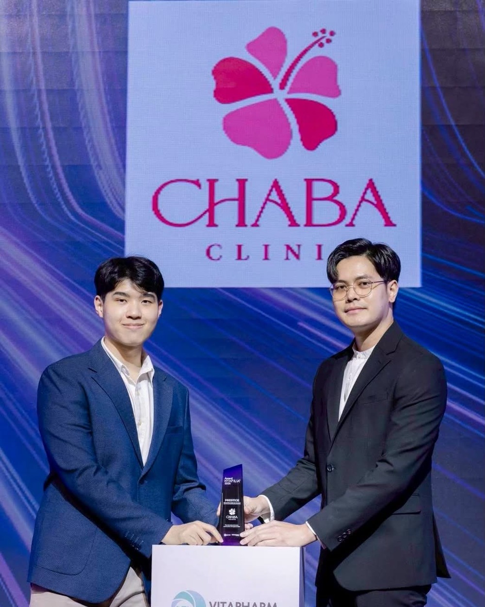 ทีมแพทย์ Chaba Clinic รับรางวัล HYAFILUX Prestige Award 2026 จาก Vitapharm Asia